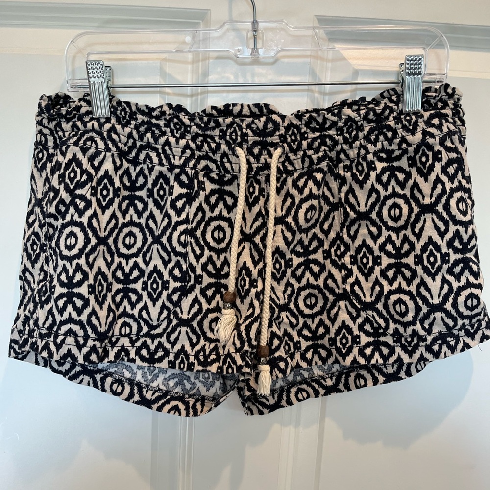 Kiss & Cry Shorts Size Large